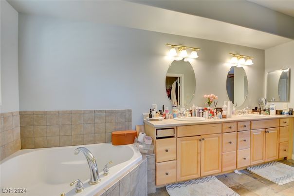 Bathroom, Dual Sink Vanities, Interior