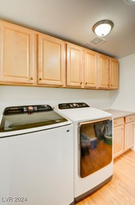 Interior, Washer, Wood Texture Flooring