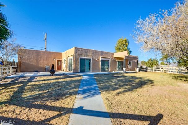 Backyard, Exterior, Facade, Modern