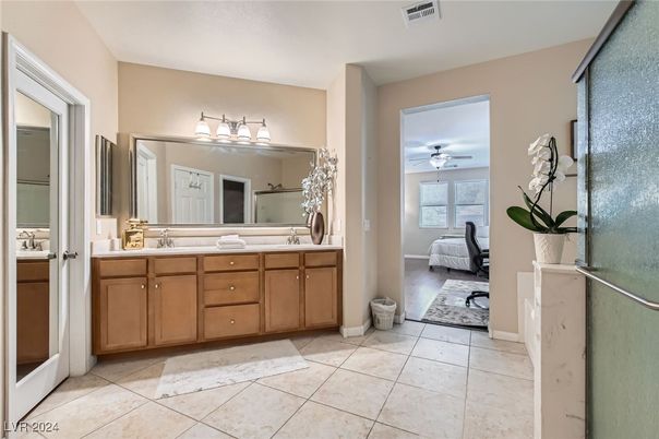 Bathroom, Dual Sink Vanities, Interior
