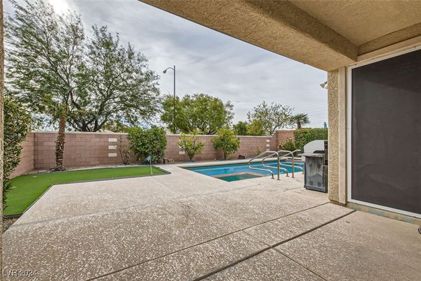 Exterior, Pool