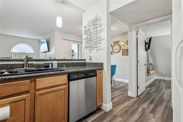 Interior, Kitchen, Pendant Lights, Wood Texture Flooring