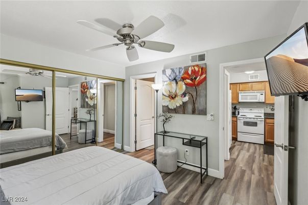 Bedroom, Interior, Kitchen, Stainless Steel Appliances, Wood Texture Flooring