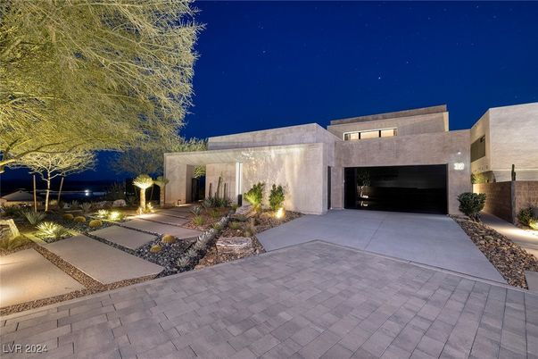 Attached, Exterior, Facade, Modern
