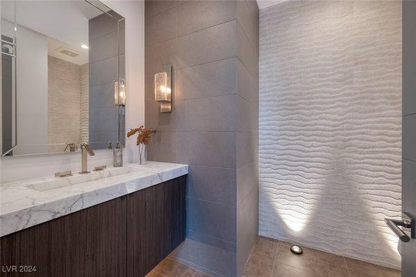 Bathroom, Interior, Recessed Lighting