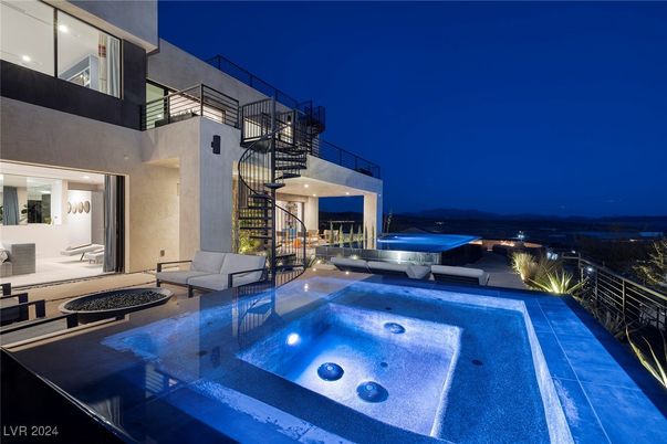 Exterior, Hot Tub, Pool