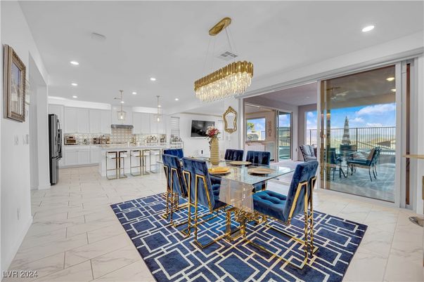 Chandelier, Dining room, Interior, Kitchen, Marble, Pendant Lights, Recessed Lighting