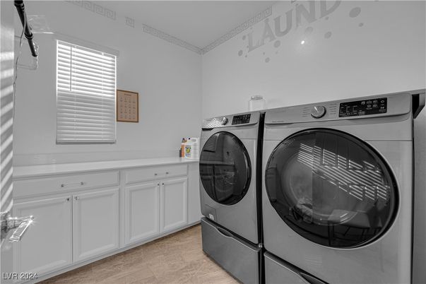 Interior, Utility Closets, Washer, Wood Texture Flooring