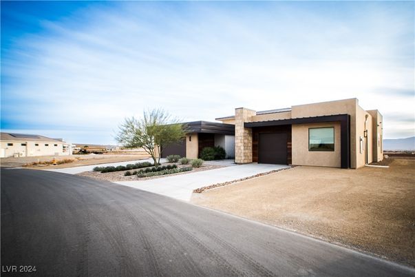 Attached, Exterior, Facade, Modern