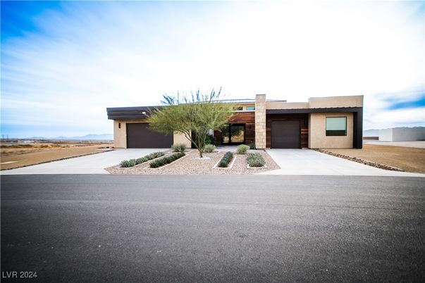 Attached, Exterior, Facade, Modern
