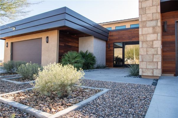 Attached, Exterior, Facade, Modern