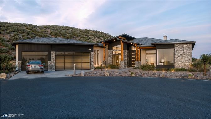 Attached, Exterior, Facade, Modern