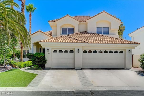 Attached, Exterior, Facade, Mediterranean