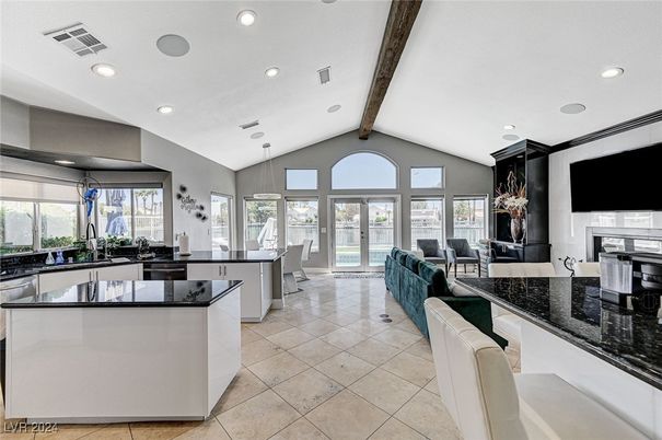 Interior, Kitchen, Living room, Pendant Lights, Recessed Lighting, Wooden Beams