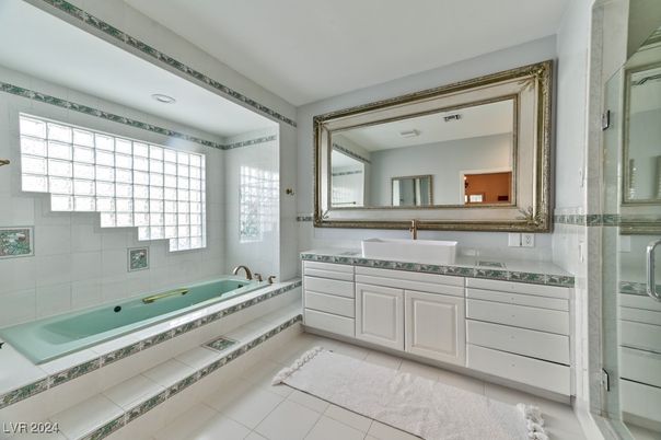 Bathroom, Dual Sink Vanities, Interior, Recessed Lighting