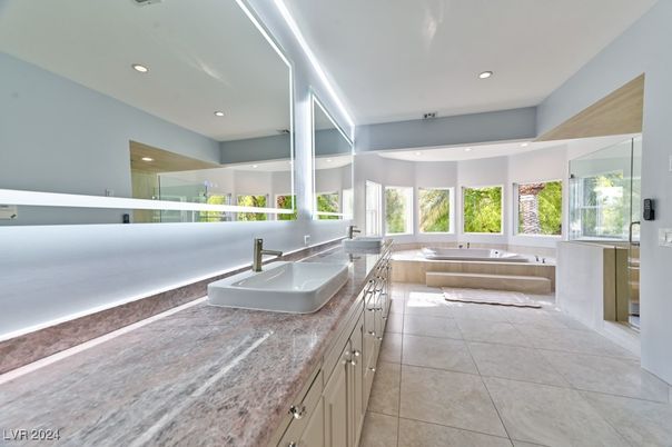 Bathroom, Dual Sink Vanities, Interior, Recessed Lighting
