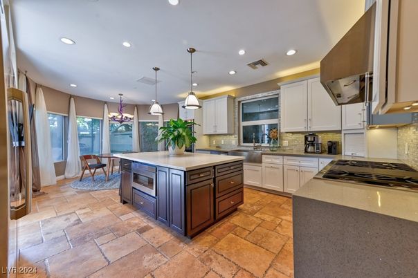 Chandelier, Dining room, Interior, Kitchen, Pendant Lights, Recessed Lighting, Stainless Steel Appliances