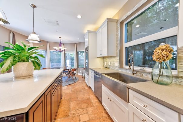 Chandelier, Dining room, Interior, Kitchen, Pendant Lights, Recessed Lighting, Stainless Steel Appliances