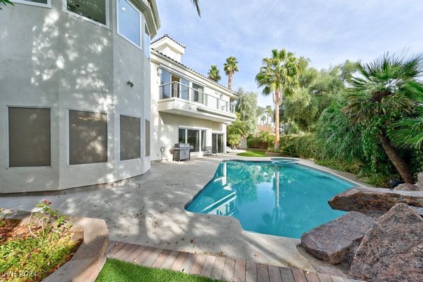 Exterior, Pool