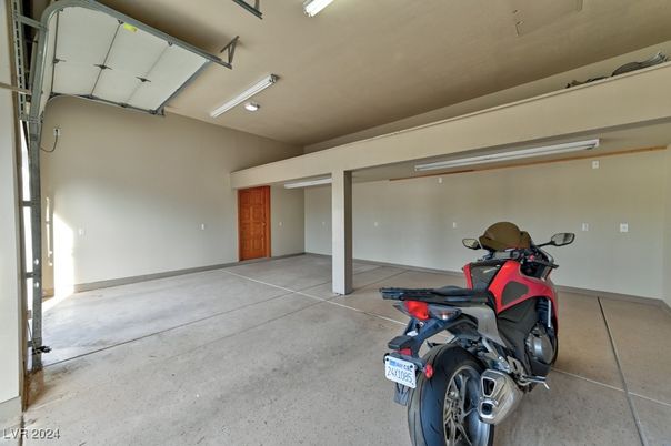 Garage, Interior