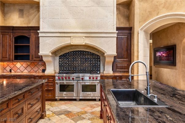 Fireplace, Interior, Kitchen, Stainless Steel Appliances
