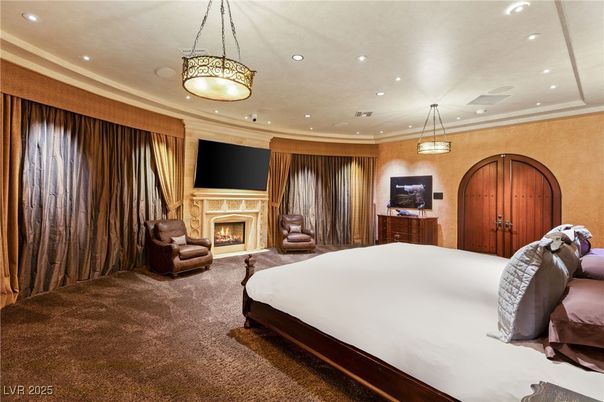 Bedroom, Fireplace, Interior, Pendant Lights, Recessed Lighting