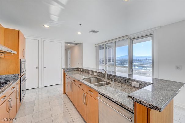 Interior, Kitchen, Recessed Lighting, Water
