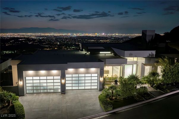 Attached, Exterior, Facade, Modern