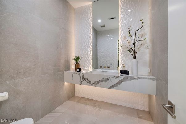 Bathroom, Interior, Recessed Lighting