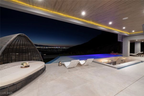 Exterior, Pool, Recessed Lighting