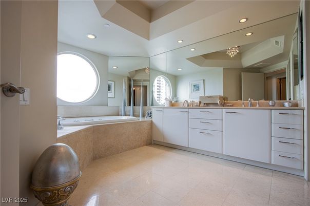Bathroom, Dual Sink Vanities, Interior, Recessed Lighting