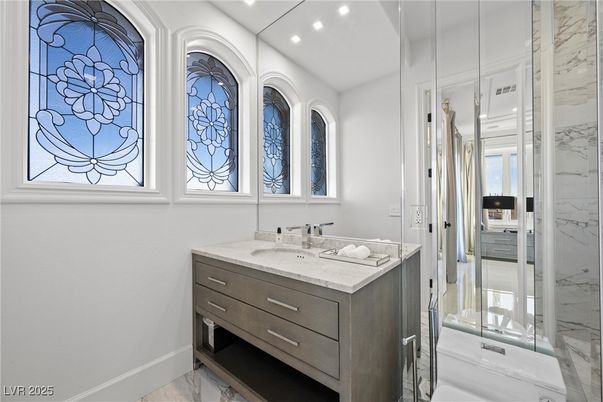 Bathroom, Interior, Marble, Marble Walls, Recessed Lighting
