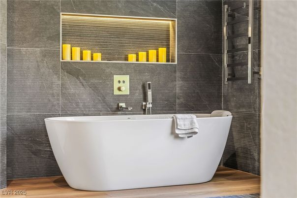 Bathroom, Free Standing Baths, Interior