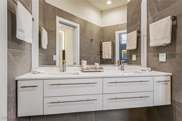 Bathroom, Dual Sink Vanities, Interior, Recessed Lighting