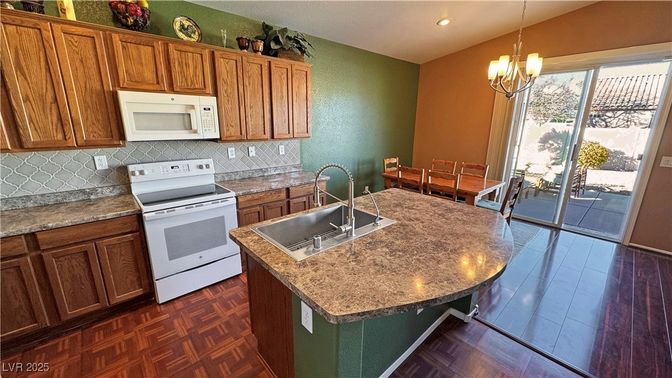 Dining room, Interior, Kitchen, Pendant Lights, Recessed Lighting, Wood Texture Flooring