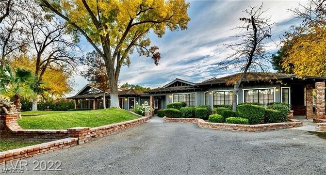 Backyard, Exterior, Facade, Ranch