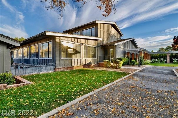 Backyard, Exterior, Facade, Modern