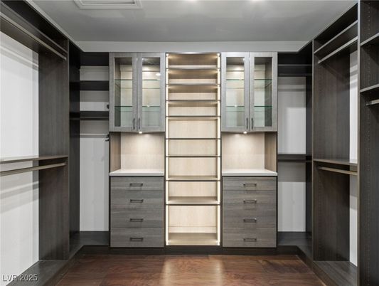 Interior, Walk-in Closets, Wood Texture Flooring