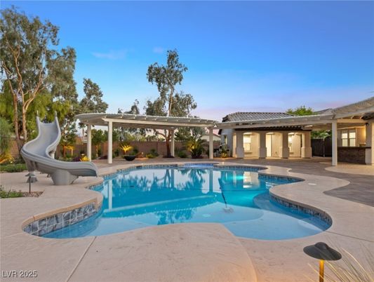Exterior, Playground, Pool