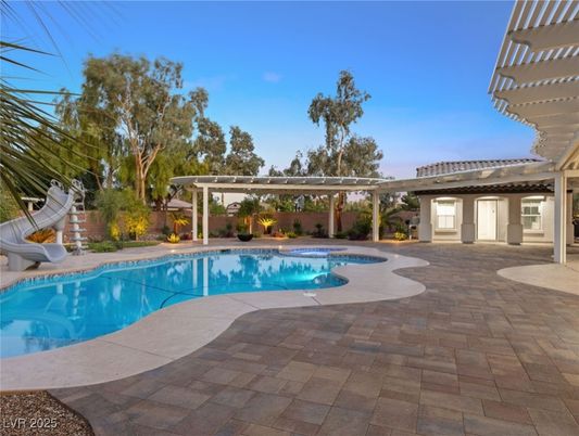Exterior, Pool