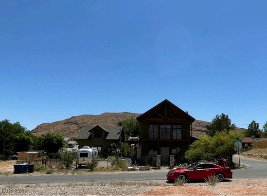 Exterior, Facade, Log Home
