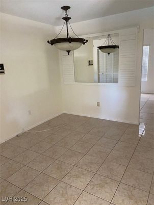 Empty room, Interior, Pendant Lights
