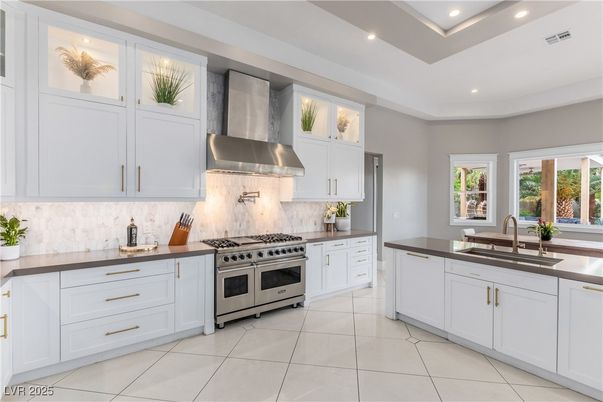 Dining room, Interior, Kitchen, Recessed Lighting, Stainless Steel Appliances