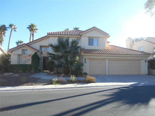 Attached, Exterior, Facade, Mediterranean