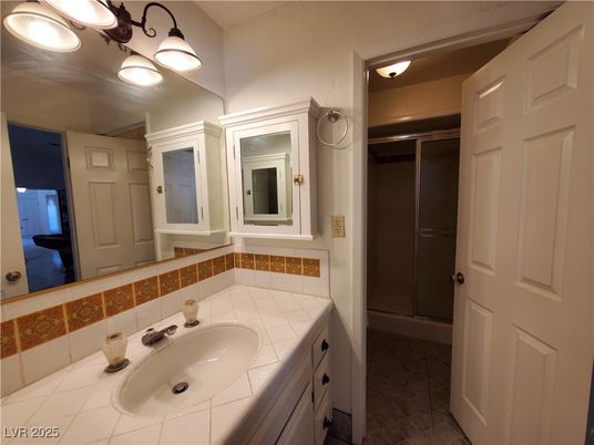 Bathroom, Interior, Tile Countertops