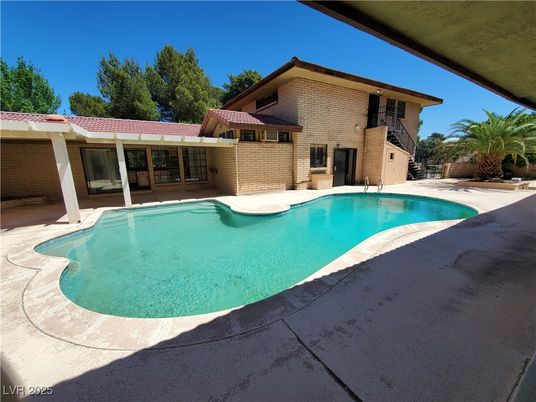Exterior, Pool