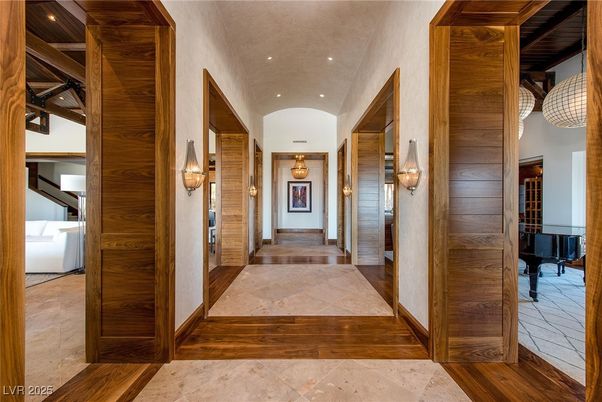 Interior, Piano, Recessed Lighting, Wood Texture Flooring