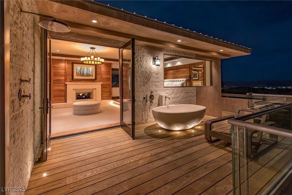 Bathroom, Fireplace, Free Standing Baths, Interior, Wood Texture Flooring