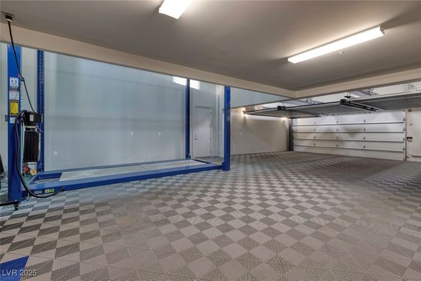 Garage, Interior