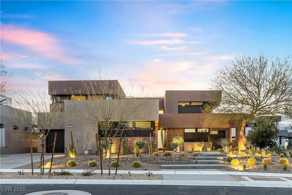Exterior, Facade, Modern